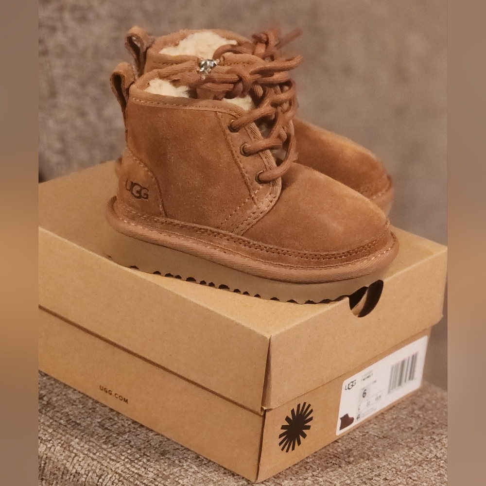 UGG Neumel ll Boot size 6 kids, Chestnut